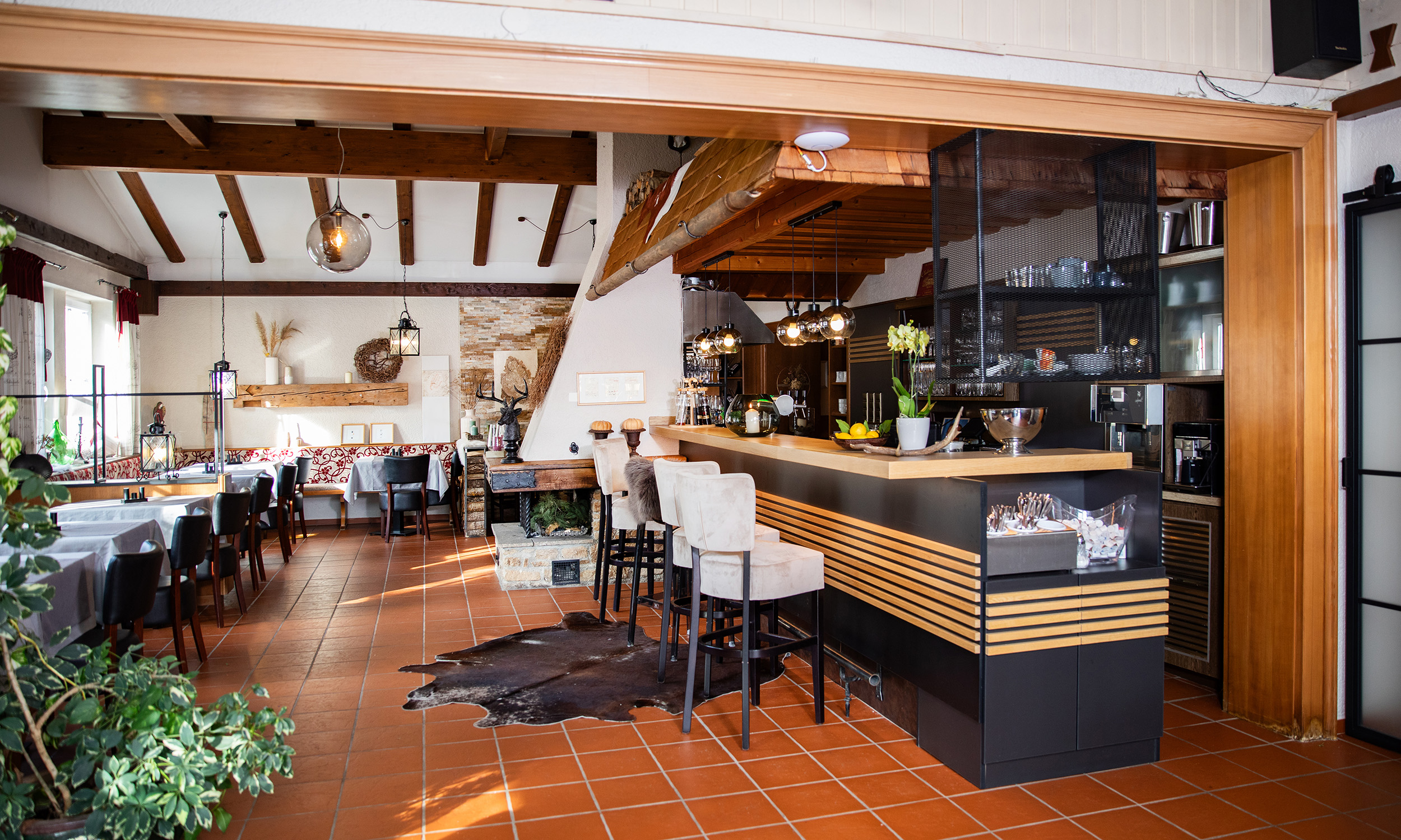 Restaurant mit Bar